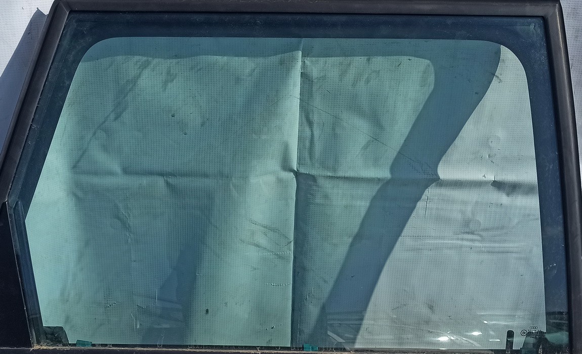 JUODA Audi A4 1997 Duru stiklas G.D.