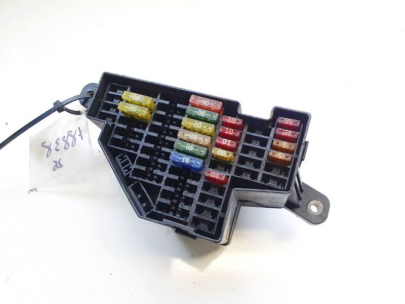 1K1941824 Volkswagen Golf 2009 Fuse box