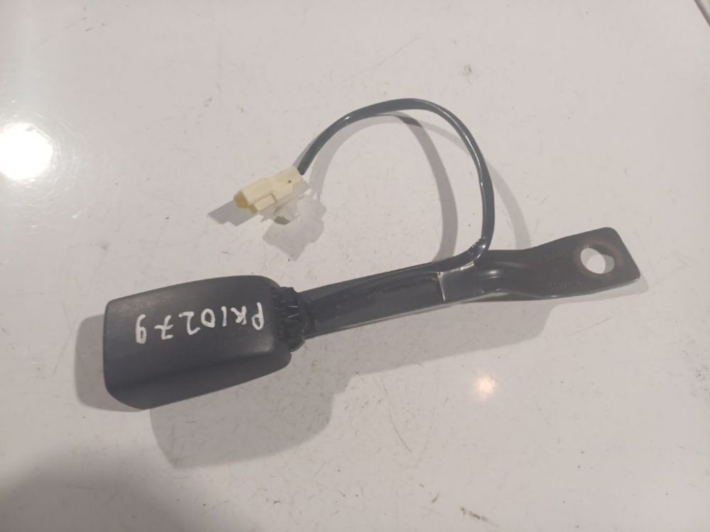 BB480 Suzuki Swift 2005 Zaczep pasa bezpieczeństwa - PRZEDNIE LEWE