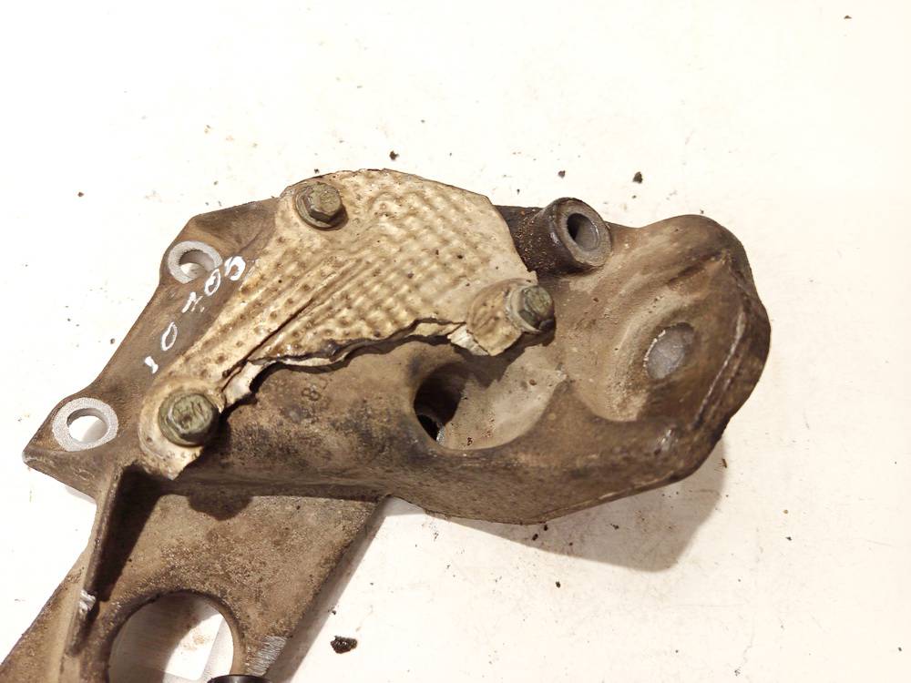 Volkswagen Passat 1999 Engine Mount Bracket and Gearbox Mount Bracket - Thumbnail 3