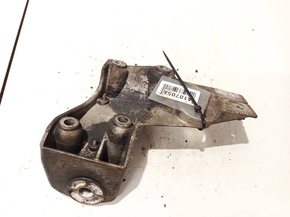 Volkswagen Passat 1999 Engine Mount Bracket and Gearbox Mount Bracket - Thumbnail 2