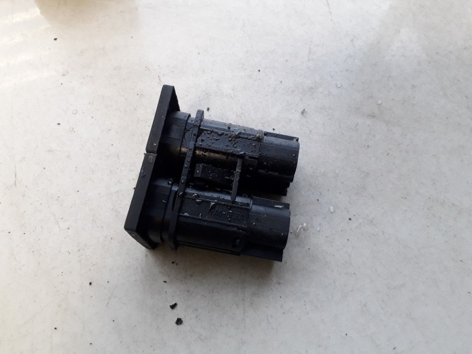 1S7T13A350BD Ford Mondeo 2001 Hätävilkkujen kytkin - Thumbnail 2