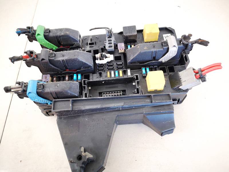 13115937 Opel Zafira 2008 Fuse box
