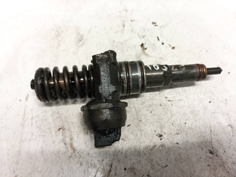 038130073BN Skoda Fabia 2010 Wtryskiwacz Paliwa