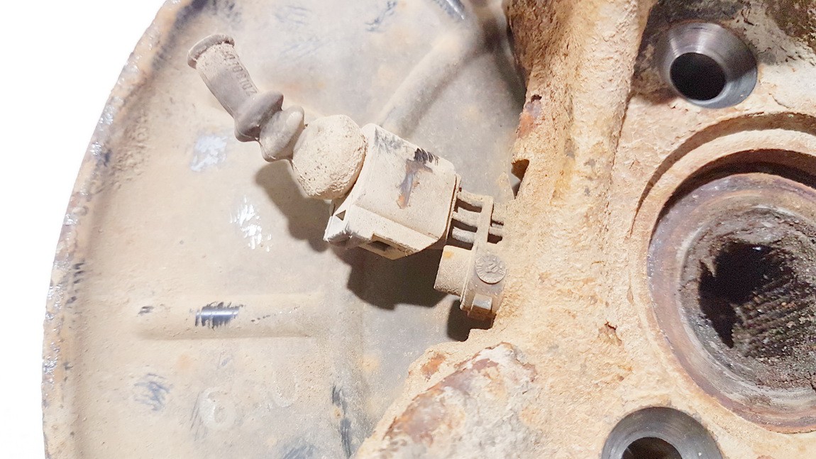 Skoda Octavia 2008 ABS devējs - PRIEKŠA PA KREISI