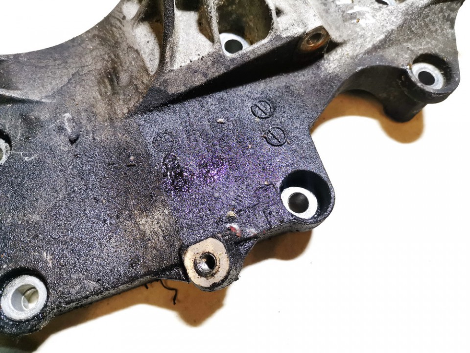 03G903113A Volkswagen Touran 2004 Variklio kronsteinas ir Greiciu dezes kronsteinas - Thumbnail 2