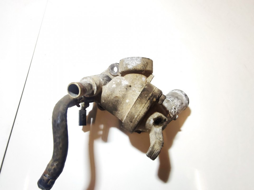 Mitsubishi Galant 1997 Carcasa del termostato