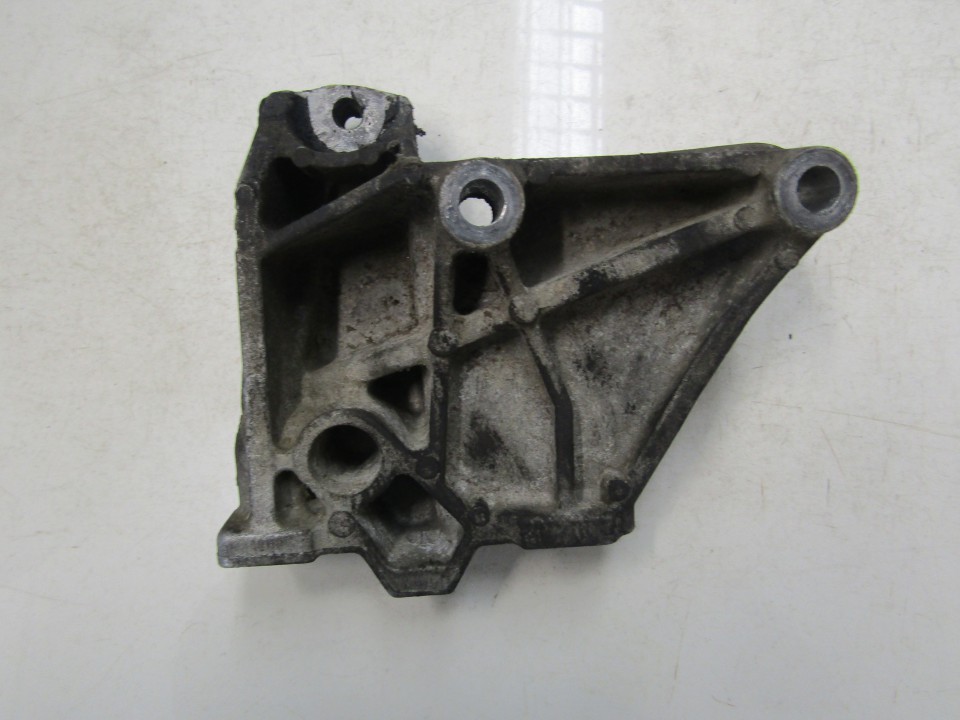 1J0199117P Volkswagen Golf 2000 Engine Mount Bracket and Gearbox Mount Bracket