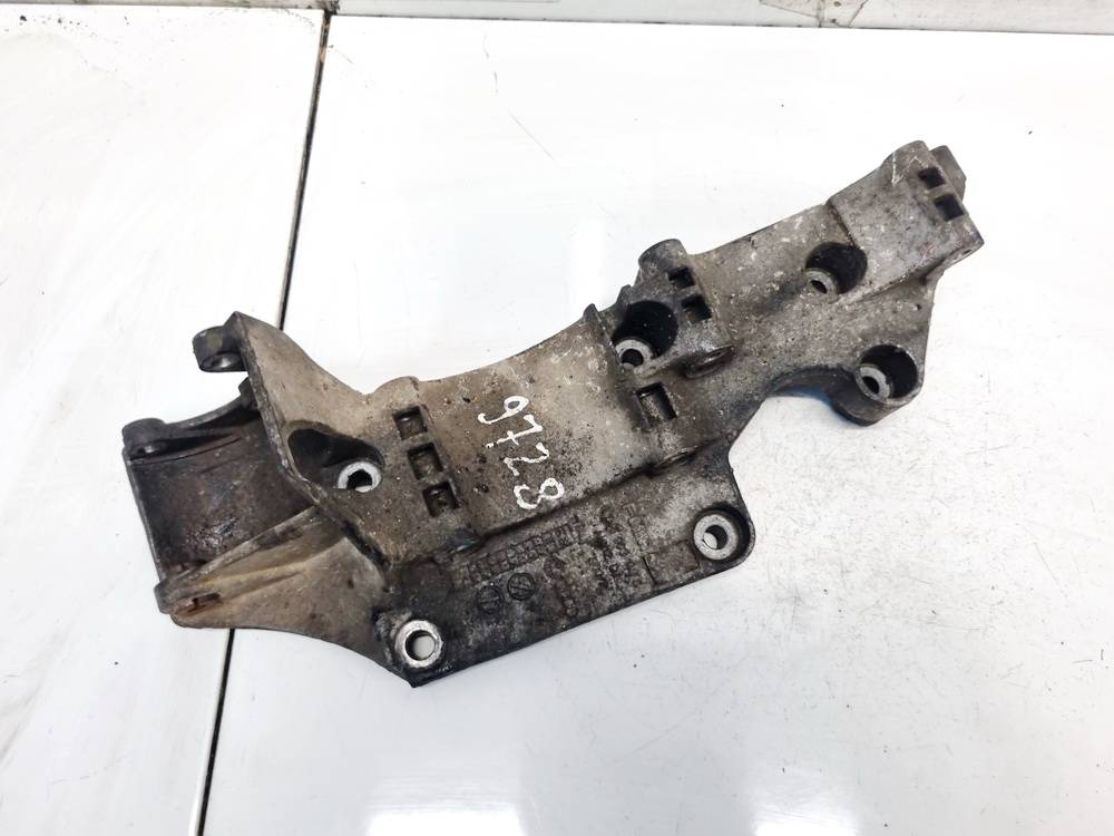 045903143C Audi A3 2002 Ātrumkārbas kronšteins