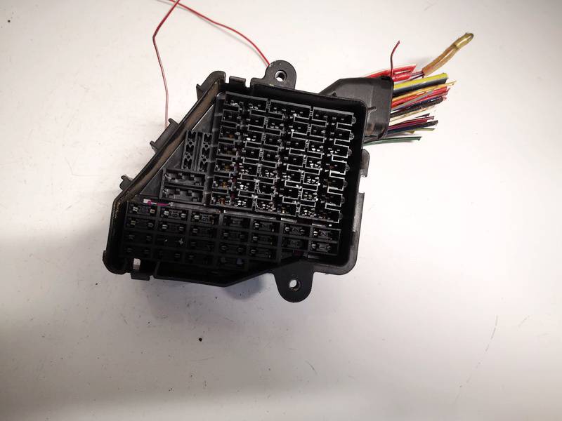 8D1941824 Volkswagen Passat 2005 Fuse box