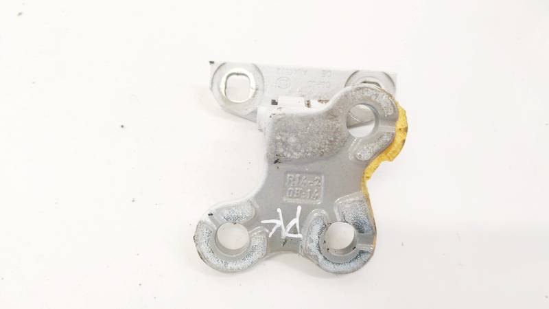 A046572 Volvo V60 2015 Петля двери передней  нижняя