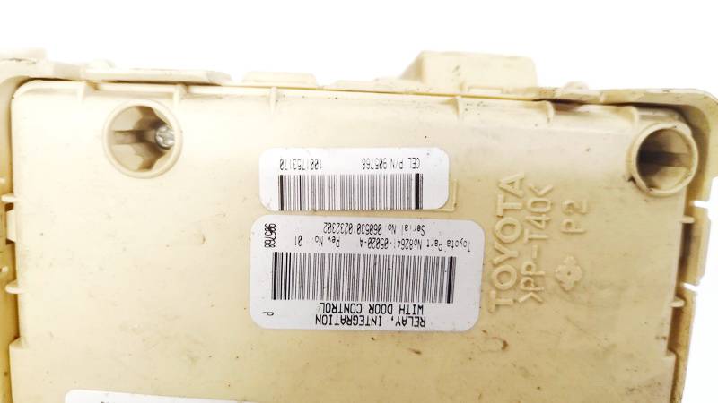 8264105020A Toyota Avensis 2006 Drošinātāju kārba - Thumbnail 2