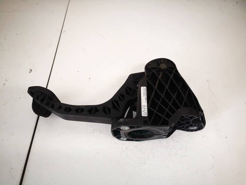 1K1721059ES Skoda Octavia 2013 Pedał sprzęgła