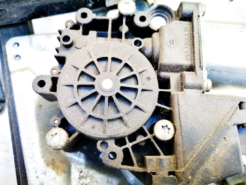 8D0959802D Audi A4 1996 Duru lango pakelejo varikliukas P.D. - Thumbnail 3