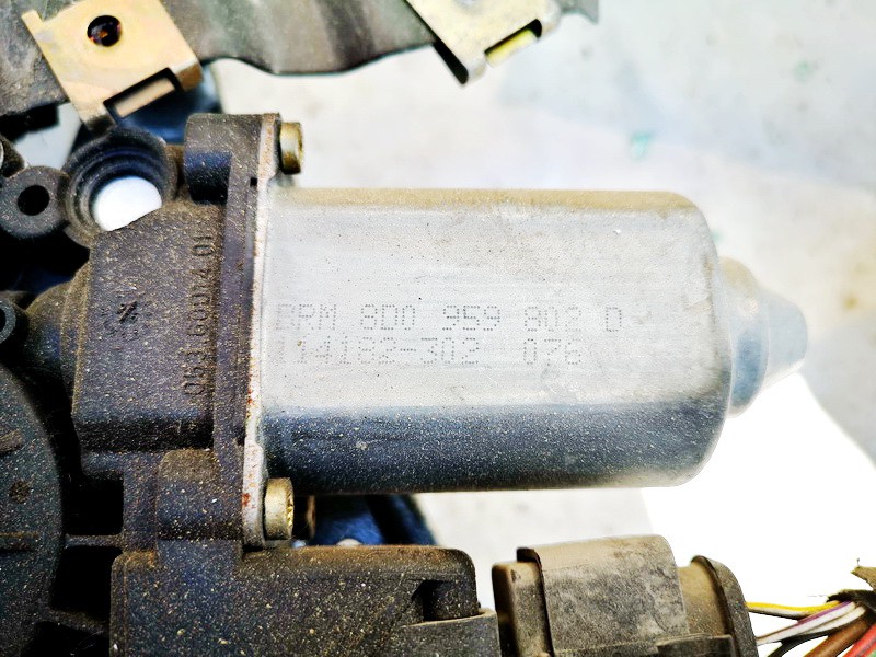 8D0959802D Audi A4 1996 Duru lango pakelejo varikliukas P.D. - Thumbnail 2