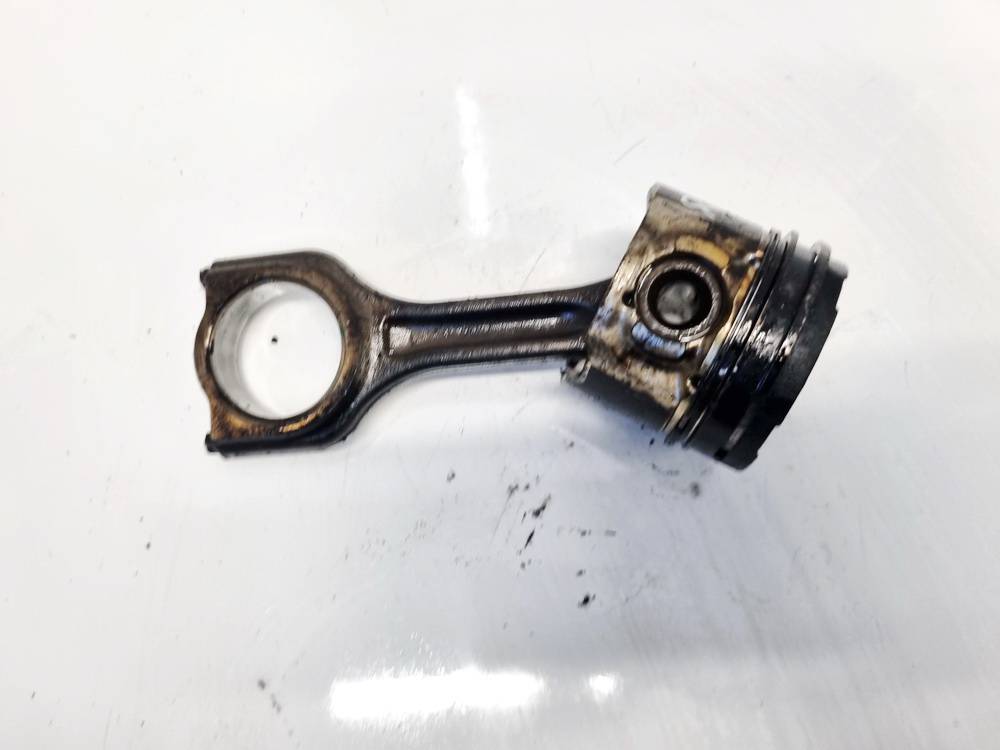 Citroen Xsara Picasso 2004 Tłok z korbowodem