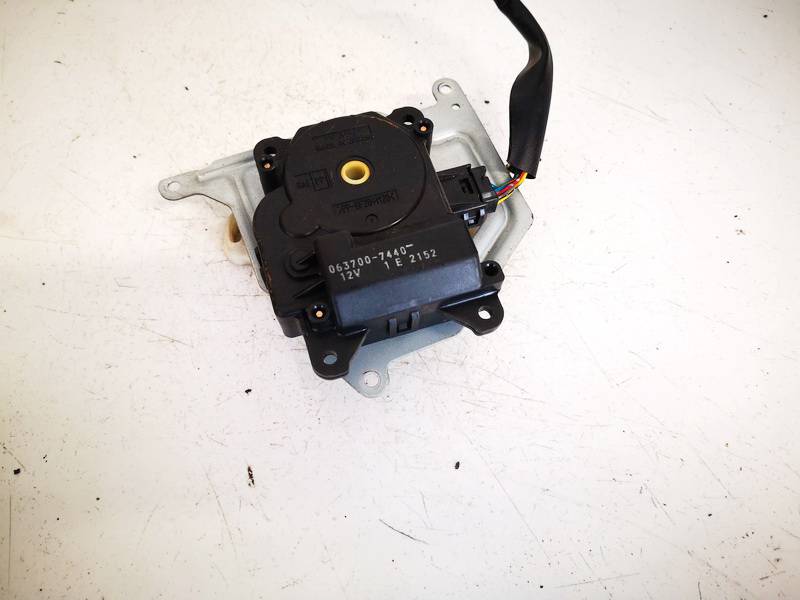 0637007440 Toyota Corolla Verso 2003 Silnik klapki nagrzewnicy