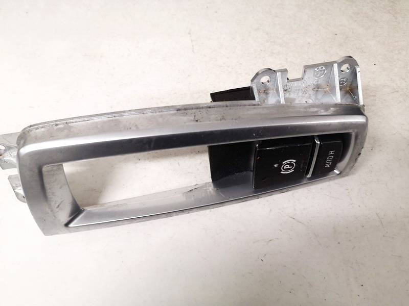 921759402 BMW 5-Series 2013 Кнопка фиксатора стояночного тормоза