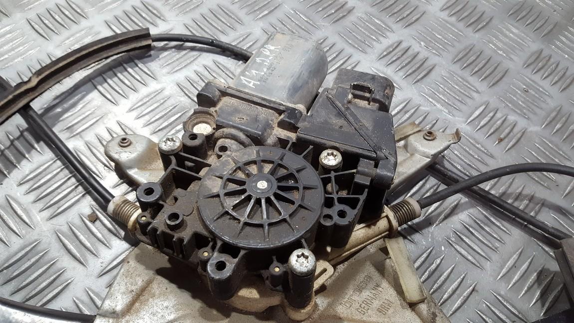 4B0959801B Audi A4 1998 Моторчик стеклоподъемника - передний правый