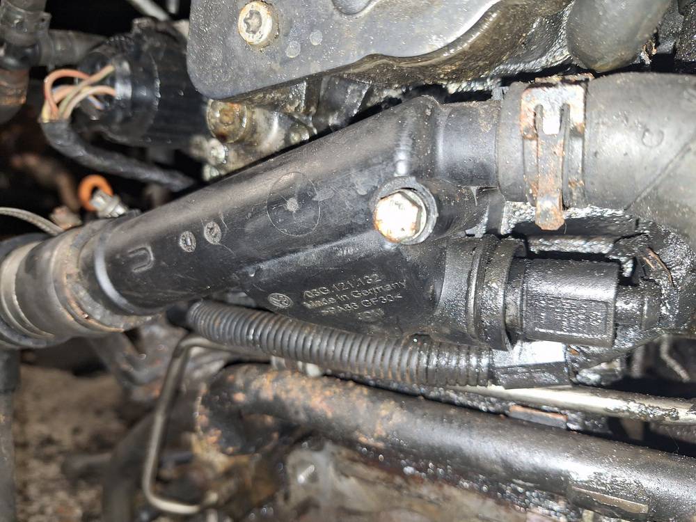 03G121132 Volkswagen Passat 2005 Thermostat Housing (Flange) - Thumbnail 2