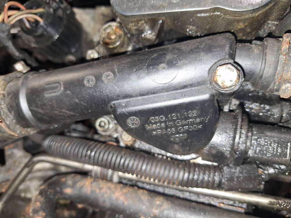 03G121132 Volkswagen Passat 2005 Termostato korpusas