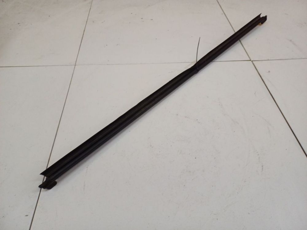 9646450880 Peugeot 1007 2007 Glass Trim Molding-weatherstripping - FRONT RIGHT