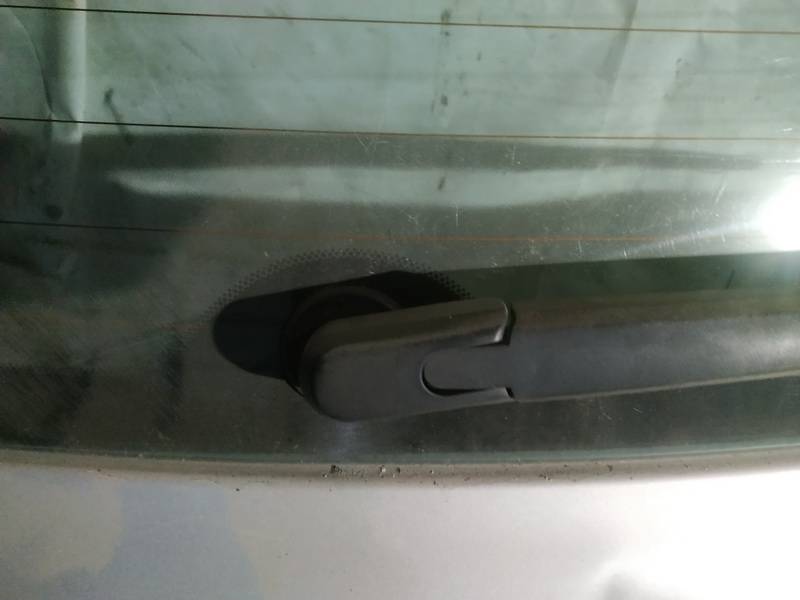 Toyota Avensis 2003 MOTEUR ESSUIE GLACE ARRIERE