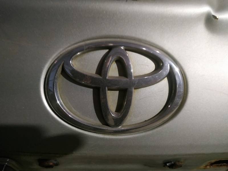 Toyota Avensis 2003 insigne de botte logo avant