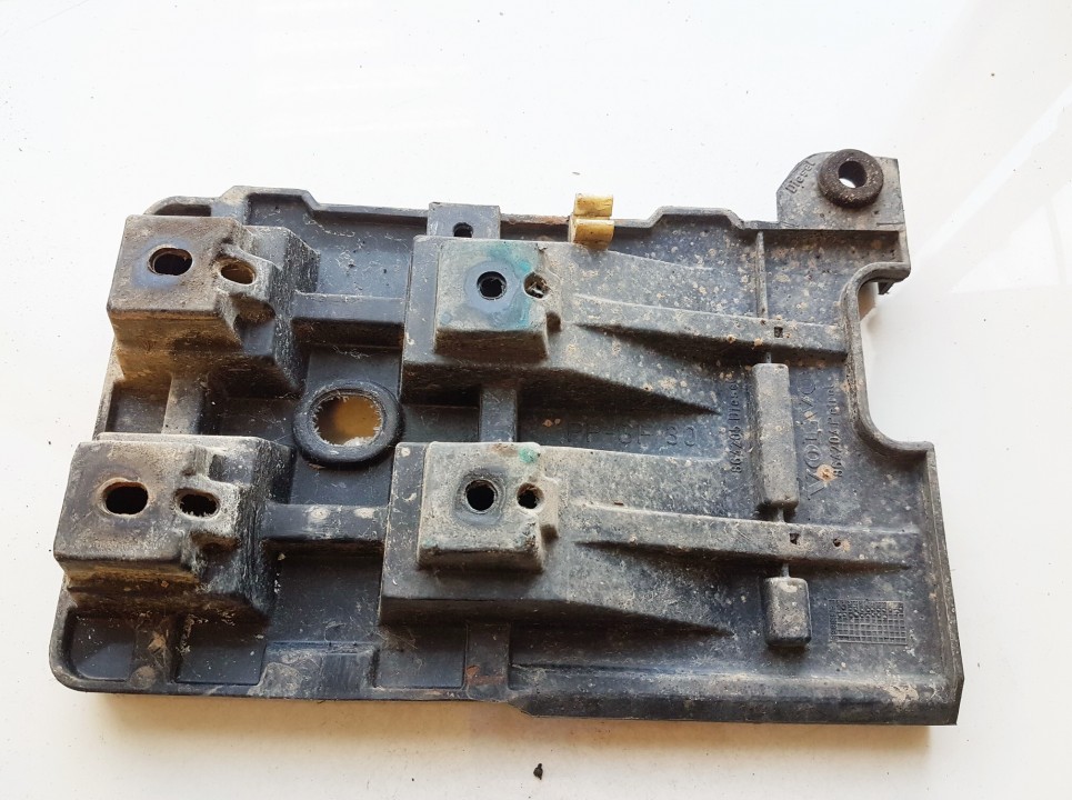 864204 864205 Battery Boxes Trays Volvo V40 1999 1.9L 15EUR