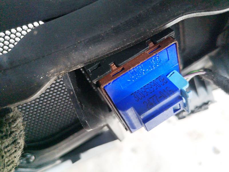 3C0959903B Volkswagen Passat 2006 Bouton commutation déverrouillage du hayon - Thumbnail 3