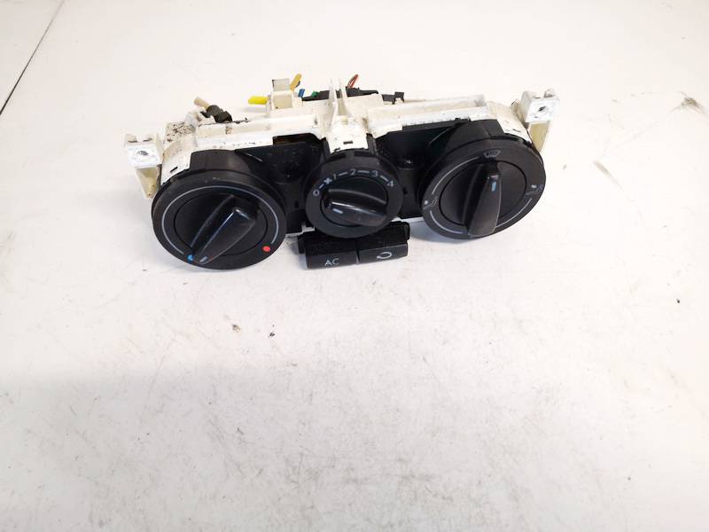 1J0820045F Volkswagen Golf 2002 Ilmastoinnin ohjaus