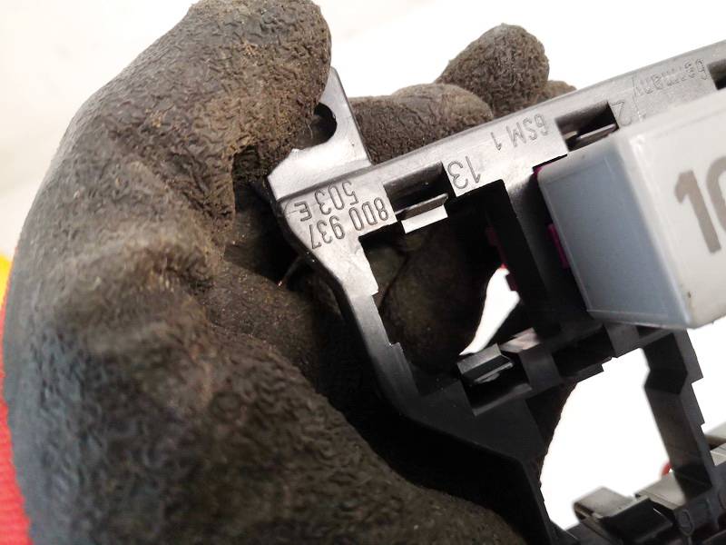 8D0937503E Volkswagen Golf 2002 Drošinātāju kārba - Thumbnail 2