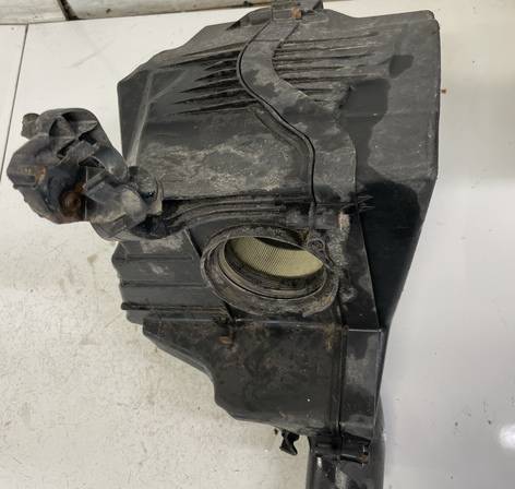 0FA04842138 Audi TT 2000 SOPORTE FILTRO AIRE, Caja del filtro de aire