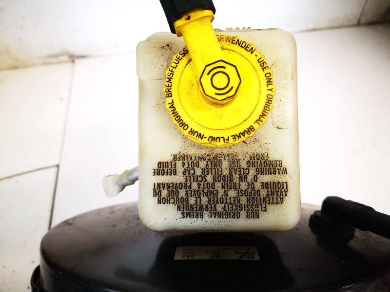 L481402 Volkswagen Golf 1999 Brake Master Cylinder Reservoir