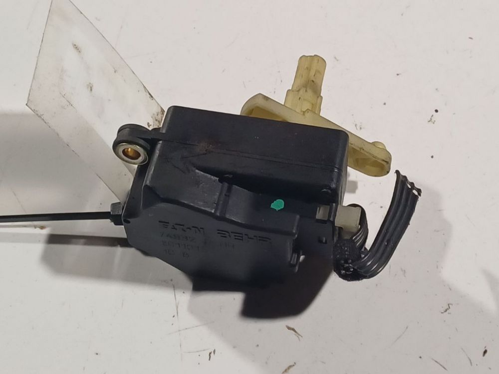 74992DMR Volvo S60 2002 Peciuko sklendes varikliukas