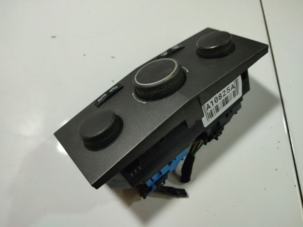 GM13122963 Opel Astra 2005 Climate Control Panel (heater control switches)