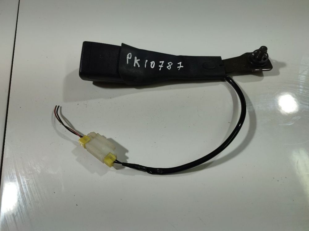 E063002 Subaru Forester 2007 Seat belt holder (Seat belt Buckle) - REAR RIGHT