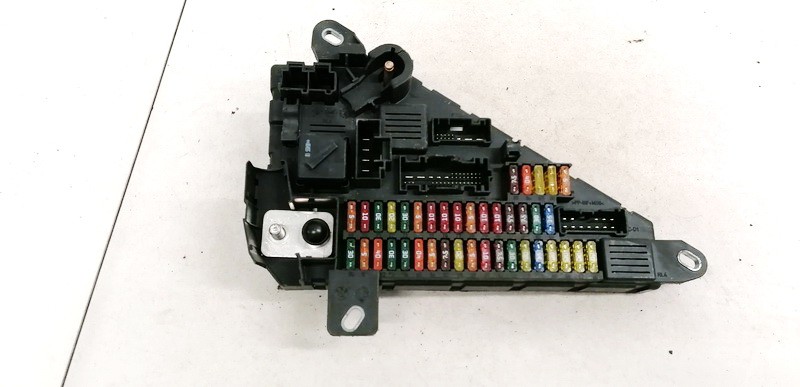 913883001 BMW 5-Series 2005 Fuse box