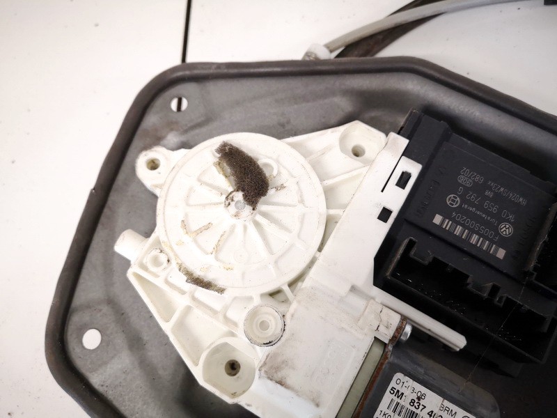 5M1837402D Volkswagen Golf 2006 MOTEUR DE LEVE VITRE AVANT DROIT - Thumbnail 3