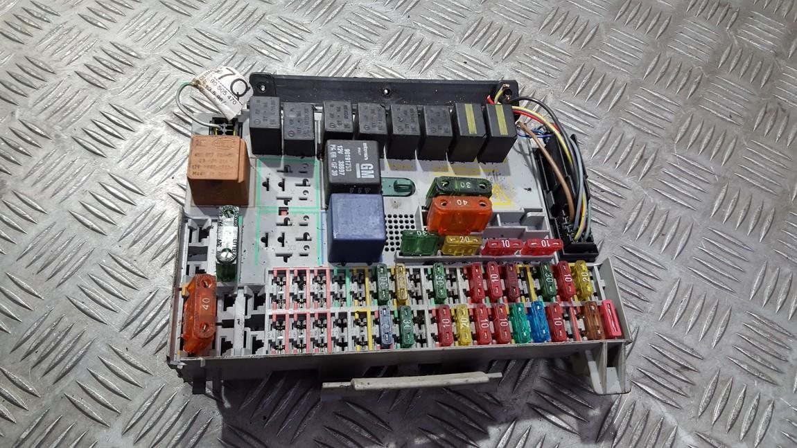 90504534 Opel Vectra 2000 Fuse box