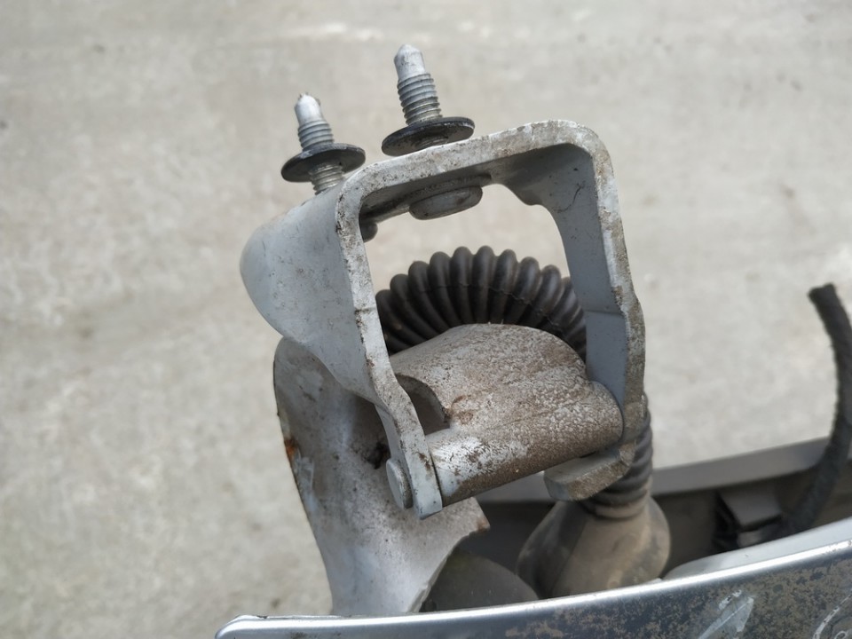 Audi A3 2003 Aizmugurējā vāka eņģe - AIZMUGURE PA KREISI - Thumbnail 2