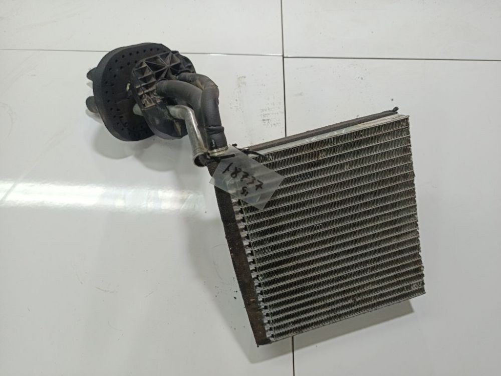 TD263 Volvo V50 2004 Ilmastointilaitteen jäähdyttimen säleikkö - Thumbnail 3