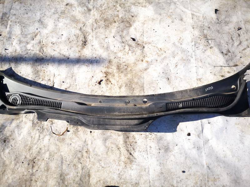 Volvo V50 2004 Wiper Muolding - FRONT