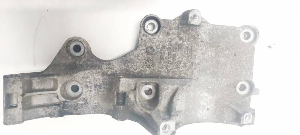 R03G903143 Volkswagen Passat 2004 Variklio kronsteinas ir Greiciu dezes kronsteinas