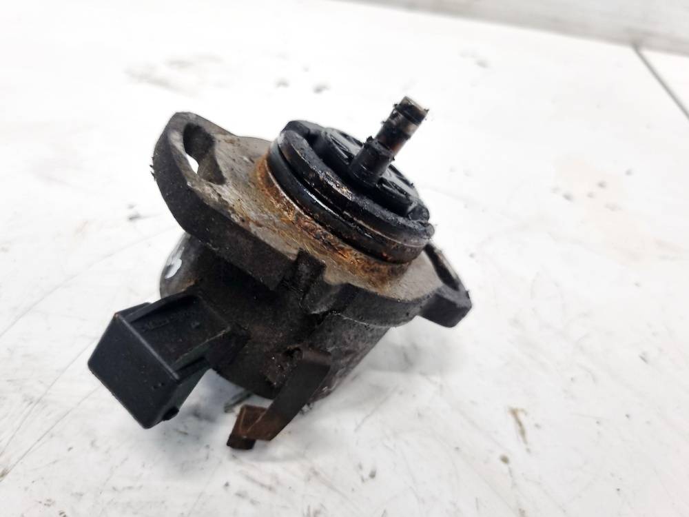 030905205AE Skoda Octavia 1997 Rozdzielacz zapłonu