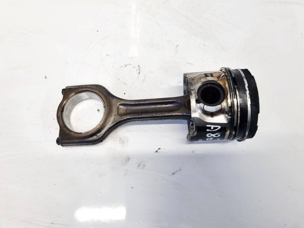 Citroen Xsara Picasso 2004 Tłok z korbowodem