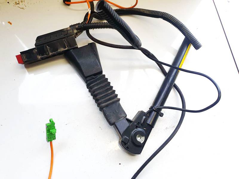 24469053 Opel Zafira 2004 Seat belt holder (Seat belt Buckle) - FRONT LEFT