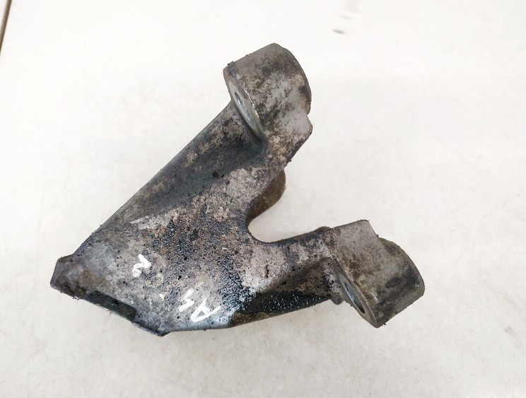 Audi A6 2005 Variklio kronsteinas ir Greiciu dezes kronsteinas