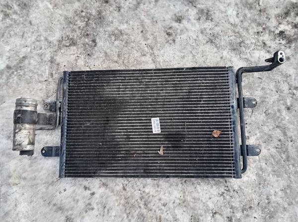 4825941 Volkswagen Bora 2000 Ilmastointilaitteen jäähdyttimen säleikkö