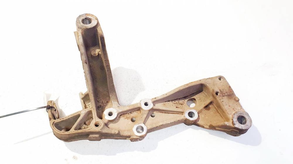 1K0199296F Volkswagen Jetta 2007 Alatukivarsi - EDESSÄ OIKEALLA